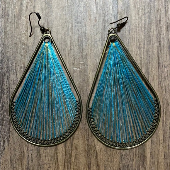 Jewelry - Dangle earrings
